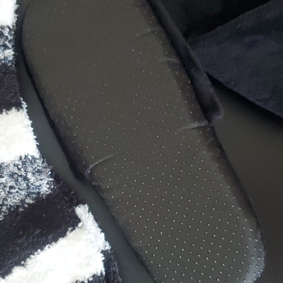 Vegas Golden knights slipper & socks (set of 2) - Picture 7 of 7